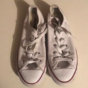 White low top converse chucks Size 3/5